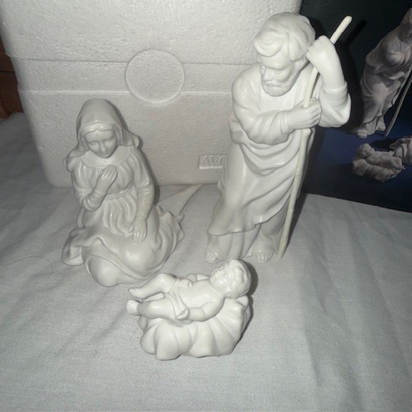 Avon Nativity Collectibles Holy Family Porcelain Figurines 1981 Vintage - Picture 1 of 6